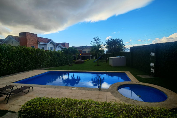 Se vende casa en Escazú. San Antonio.