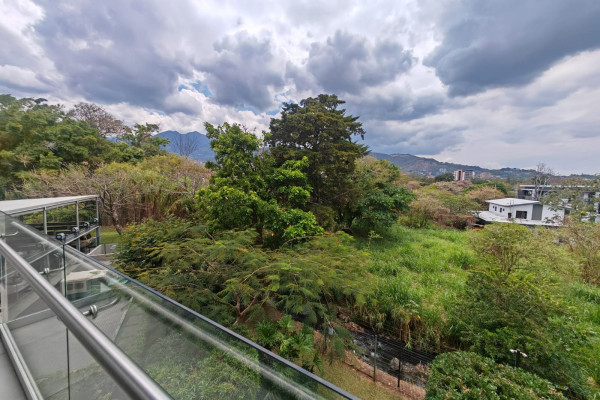 Se vende apartamento en Condominio Rooftop – Escazú.