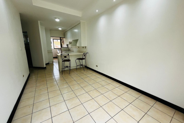 Se  Alquila Apartamento en  Rohrmoser.