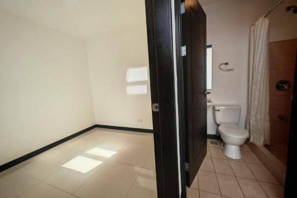 Venta de casa en Escazú. San Antonio.