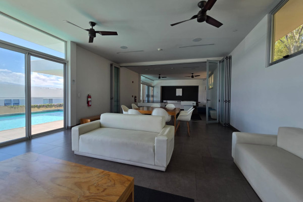 Apartamento en alquiler – Condominio CAIA (Escazú) Disponible en junio.