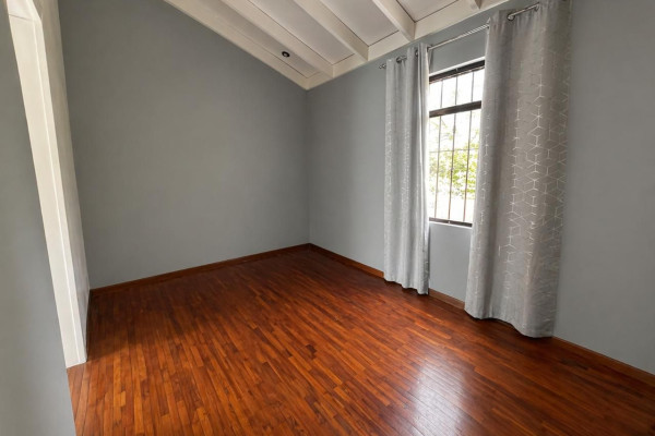 Casa en alquiler – Sabana Sur, San José.-1