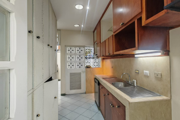 Se vende casa independiente en La Uruca.-8