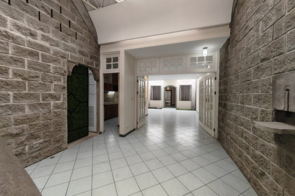 Se vende casa independiente en La Uruca.-6