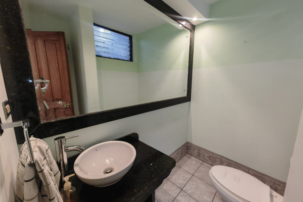 Se vende casa independiente en La Uruca.-16