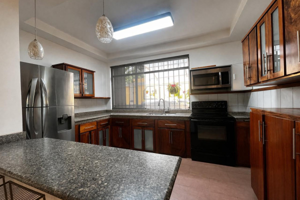 Casa en alquiler – Sabana Sur, San José.-5