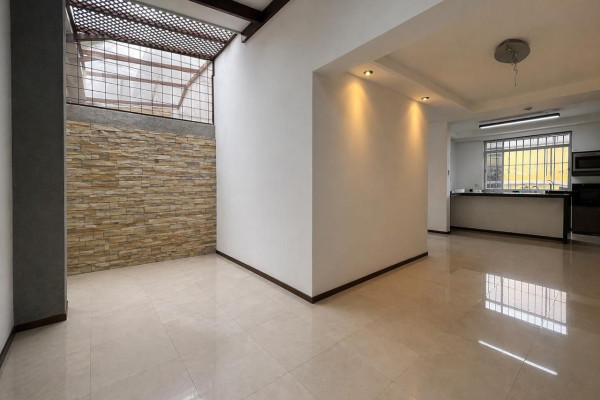 Casa en alquiler – Sabana Sur, San José.-2