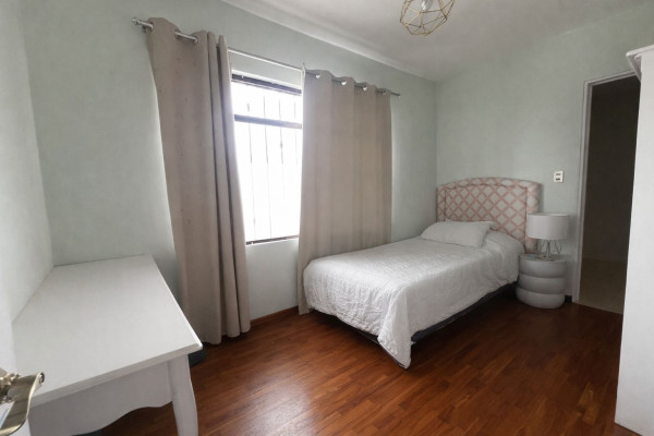 Casa en alquiler – Sabana Sur, San José.-4