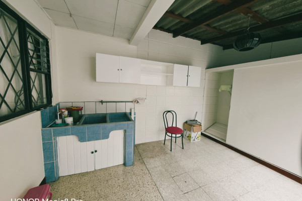 Se alquila casa en Sabana, Por canal 7.-12