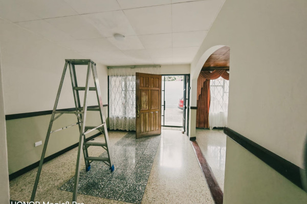 Se alquila casa en Sabana, Por canal 7.-9