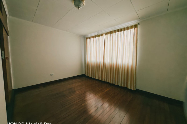 Se alquila casa en Sabana, Por canal 7.-14