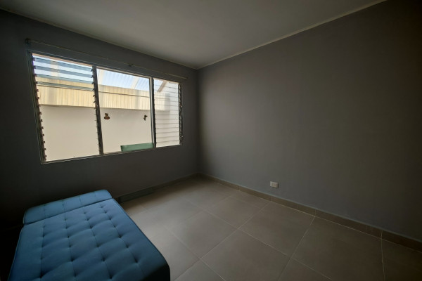 Se alquila casa en  Rohrmoser.-3