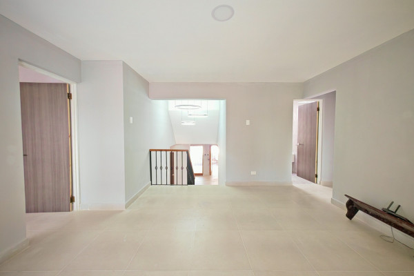 Se alquila casa en  Rohrmoser.-2