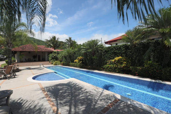 🏡✨ Hermosa Casa en Alquiler en Condominio en Piedades de Santa Ana ✨🏡-2