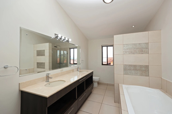 🏡✨ Hermosa Casa en Alquiler en Condominio en Piedades de Santa Ana ✨🏡-12