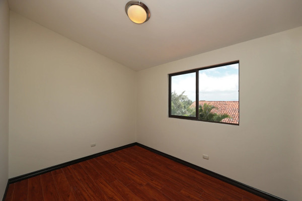 🏡✨ Hermosa Casa en Alquiler en Condominio en Piedades de Santa Ana ✨🏡-14