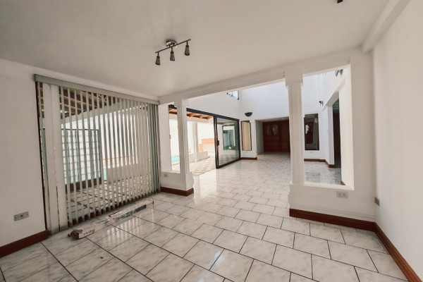 Se alquila  Casa  Uso mixto en Rohrmoser.-8