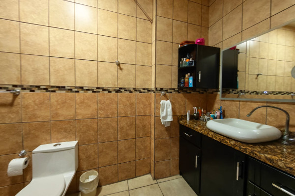 Se alquila apartamento grande en Nunciatura, Rohrmoser.-14