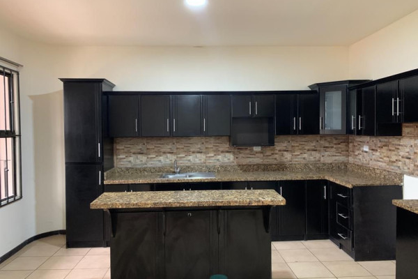 Se alquila apartamento grande en Nunciatura, Rohrmoser.-4