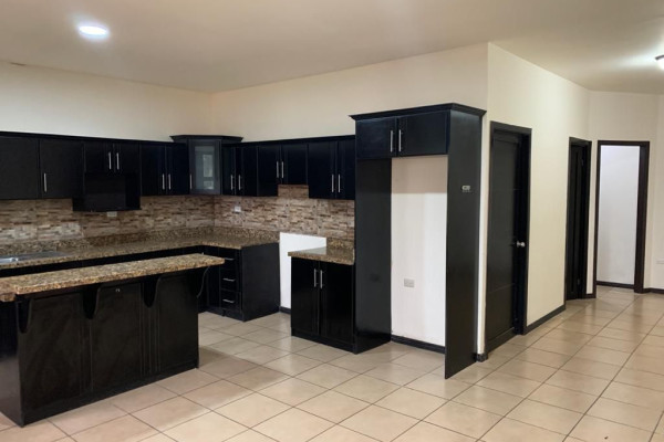 Se alquila apartamento grande en Nunciatura, Rohrmoser.-2