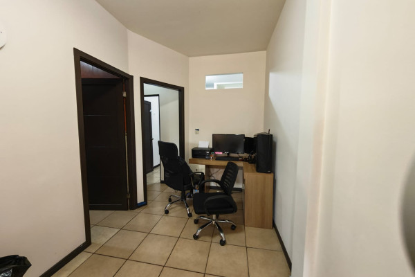 Se alquila apartamento grande en Nunciatura, Rohrmoser.-7