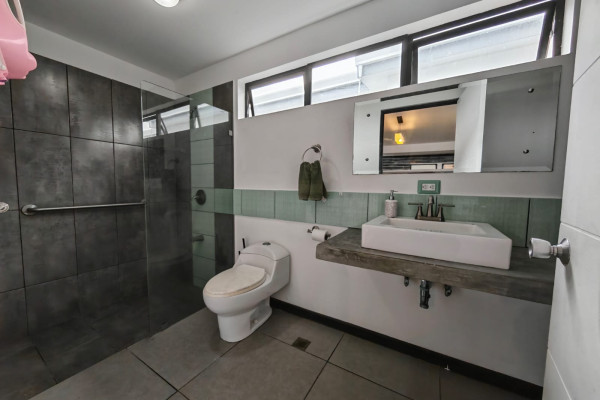 Se vende casa una planta en San Isidro de Heredia.