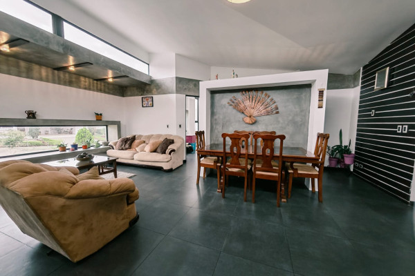 Se vende casa una planta en San Isidro de Heredia.