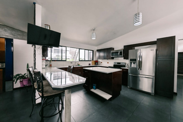 Se vende casa una planta en San Isidro de Heredia.
