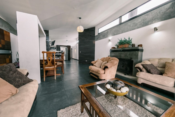 Se vende casa una planta en San Isidro de Heredia.