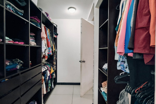 Se vende casa una planta en San Isidro de Heredia.