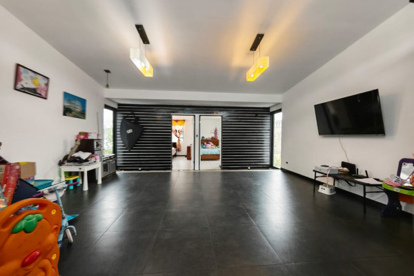 Se vende casa una planta en San Isidro de Heredia.
