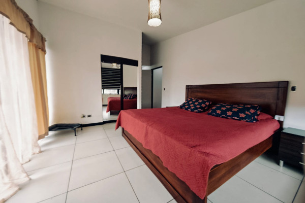 Se vende casa una planta en San Isidro de Heredia.