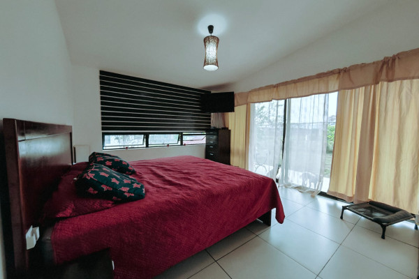 Se vende casa una planta en San Isidro de Heredia.