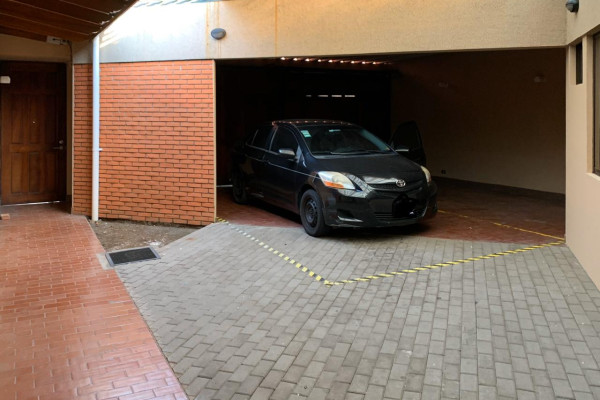 Se alquila casa independiente de uso mixto en La Uruca.