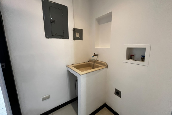 Se alquila Apartamento en Rohrmoser.
