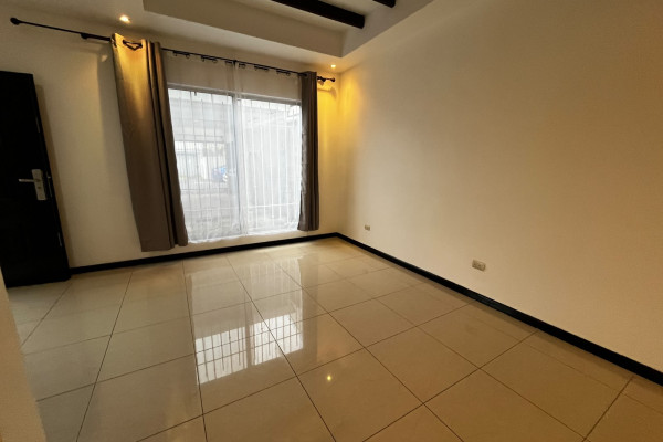 Se alquila Apartamento en Rohrmoser.