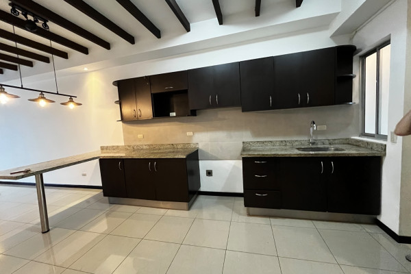 Se alquila Apartamento en Rohrmoser.