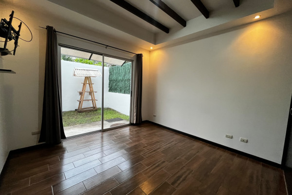 Se alquila Apartamento en Rohrmoser.