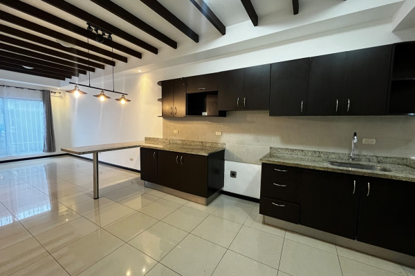 Se alquila Apartamento en Rohrmoser.