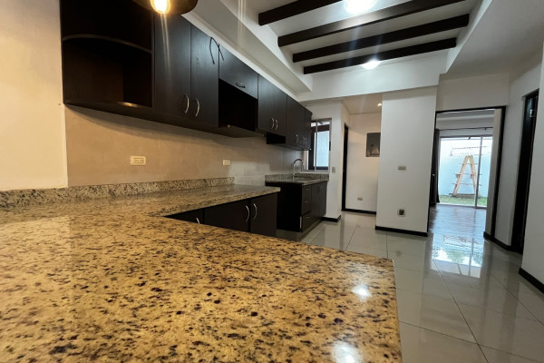 Se alquila Apartamento en Rohrmoser.