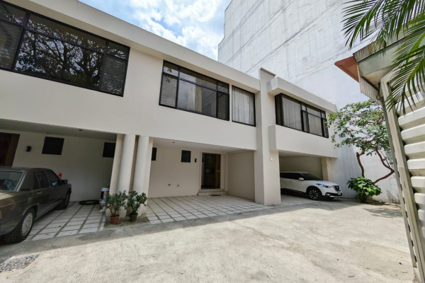 Se alquila casa en Sabana Norte.-1