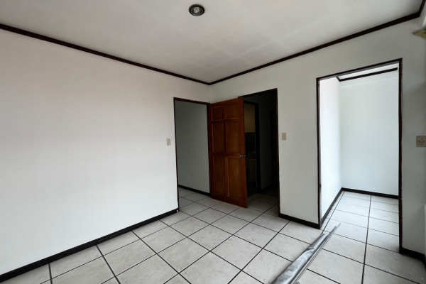 Se alquila casa en Sabana Norte.