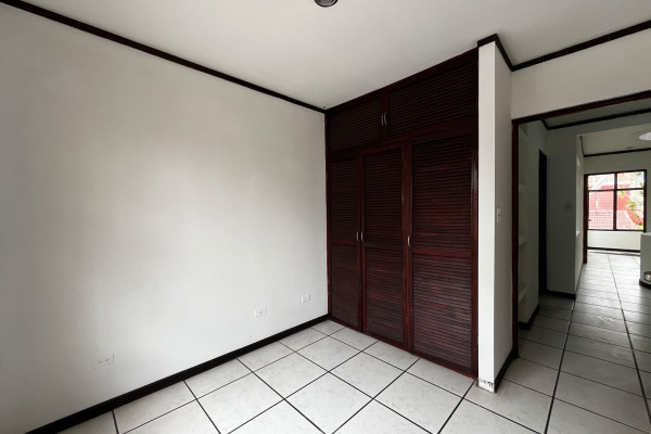 Se alquila casa en Sabana Norte.