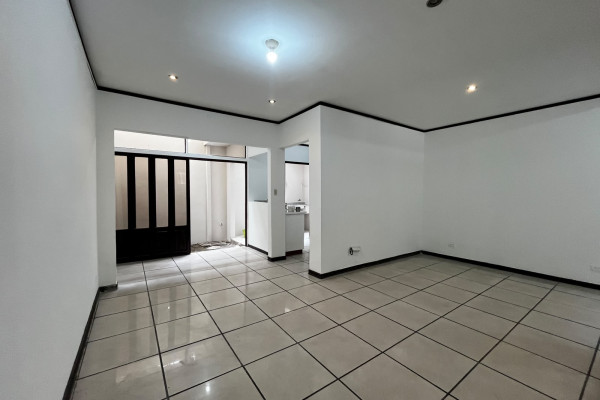 Se alquila casa en Sabana Norte.