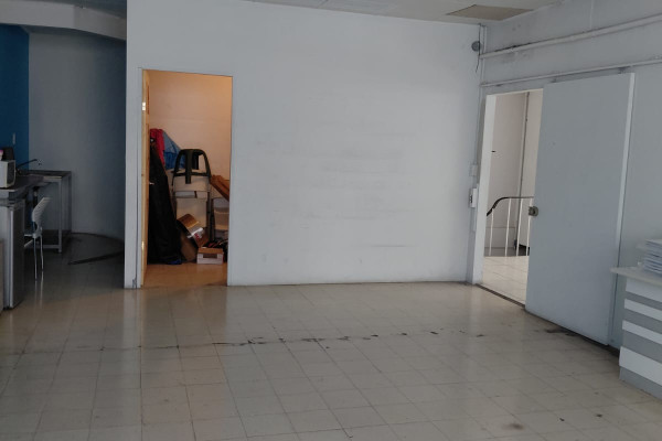 ¡Alquiler de local comercial en San José Centro!