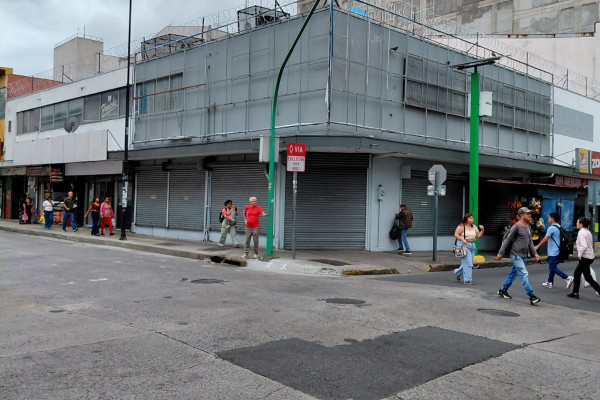 ¡Alquiler de local comercial en San José Centro!