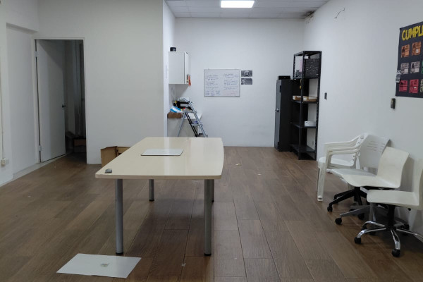 ¡Alquiler de local comercial en San José Centro!