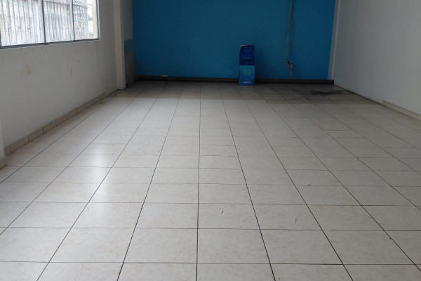 ¡Alquiler de local comercial en San José Centro!