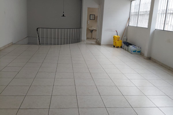 ¡Alquiler de local comercial en San José Centro!
