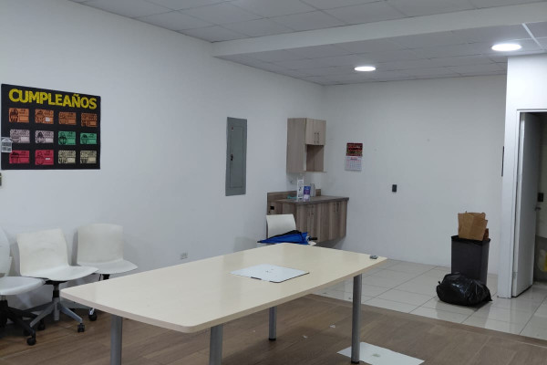 ¡Alquiler de local comercial en San José Centro!